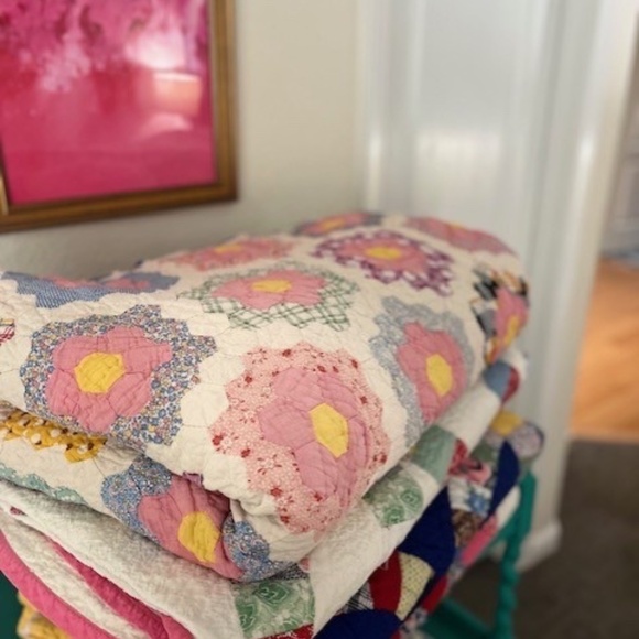 Perfect Antique Grandmother's Garden Quilt - Picture 7 of 9